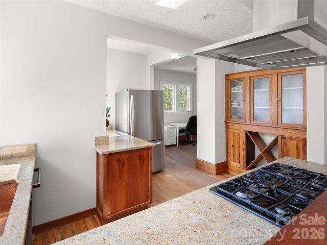 65 Longview Road, Asheville, NC 28806