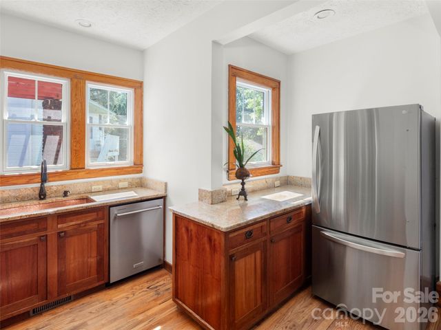 65 Longview Road, Asheville, NC 28806
