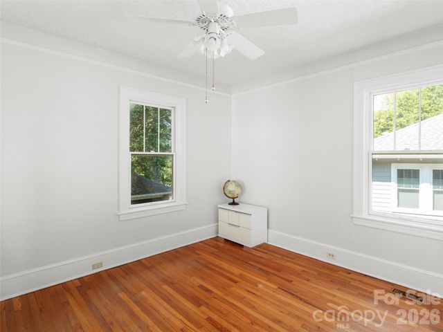 65 Longview Road, Asheville, NC 28806