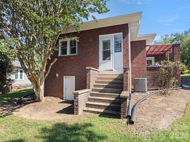 65 Longview Road, Asheville, NC 28806