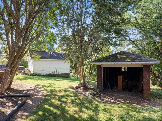 65 Longview Road, Asheville, NC 28806