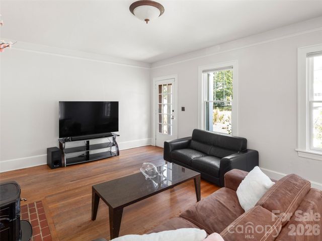 65 Longview Road, Asheville, NC 28806