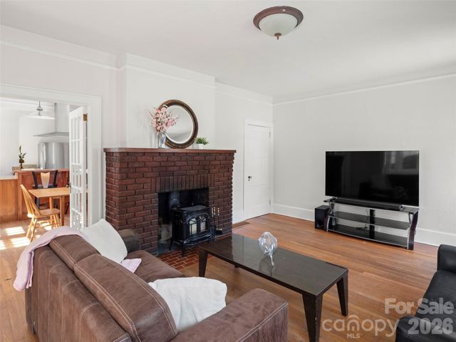 65 Longview Road, Asheville, NC 28806