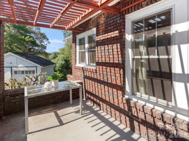 65 Longview Road, Asheville, NC 28806