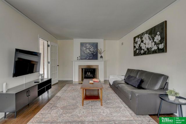 2002 N 55 Street, Omaha, NE 68104