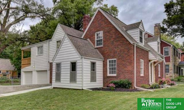 2002 N 55 Street, Omaha, NE 68104