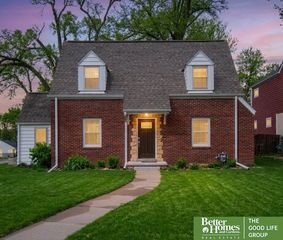 2002 N 55 Street, Omaha, NE 68104