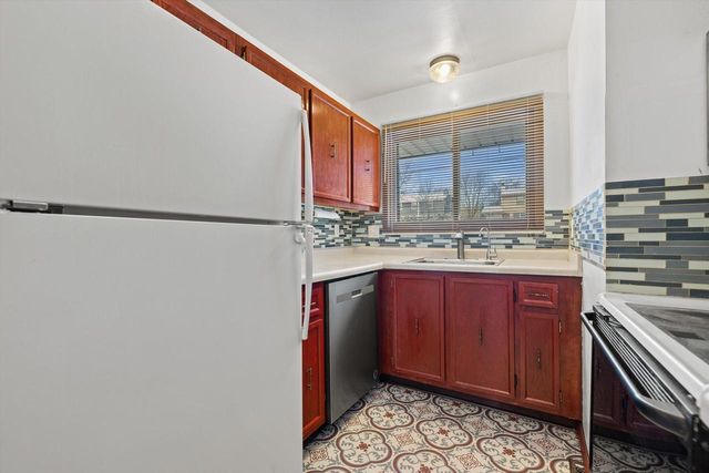 4289 W College AVENUE, Milwaukee, WI 53221