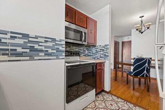 4289 W College AVENUE, Milwaukee, WI 53221