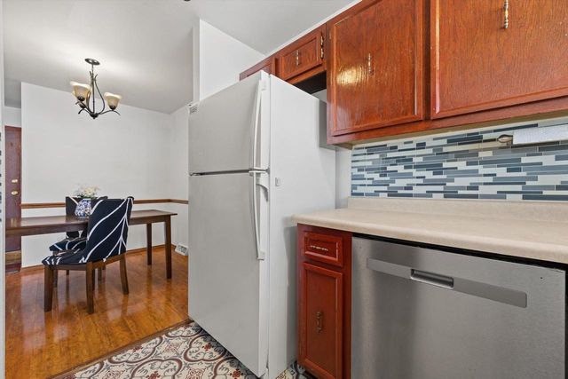 4289 W College AVENUE, Milwaukee, WI 53221