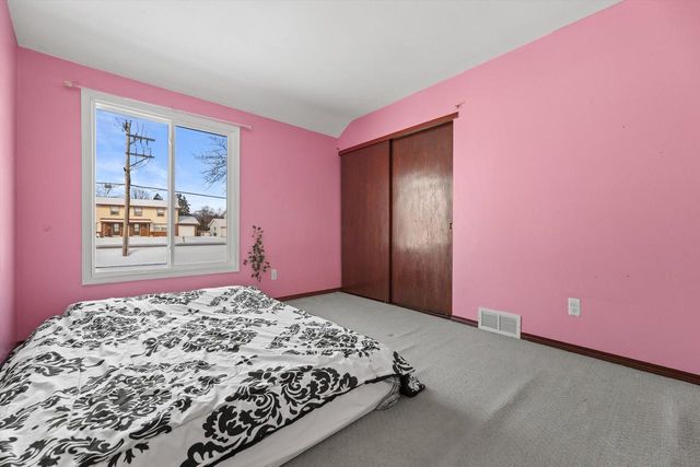 4289 W College AVENUE, Milwaukee, WI 53221