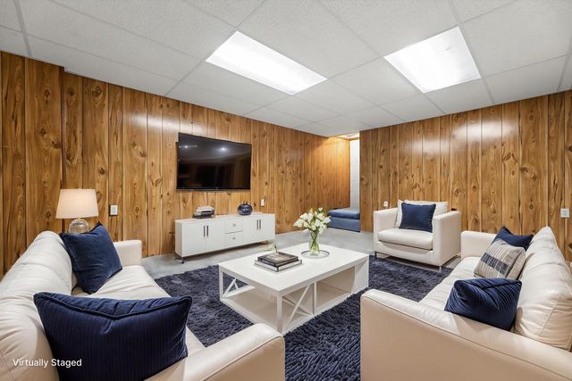 4289 W College AVENUE, Milwaukee, WI 53221