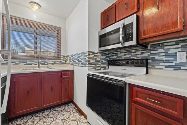 4289 W College AVENUE, Milwaukee, WI 53221