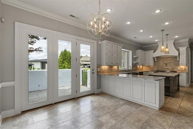 1 W Colonial Drive, Rogers, AR 72758