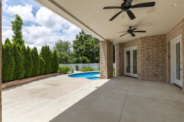 1 W Colonial Drive, Rogers, AR 72758