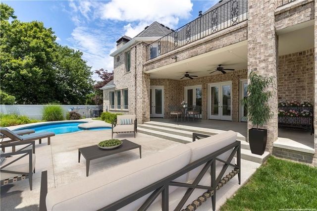 1 W Colonial Drive, Rogers, AR 72758