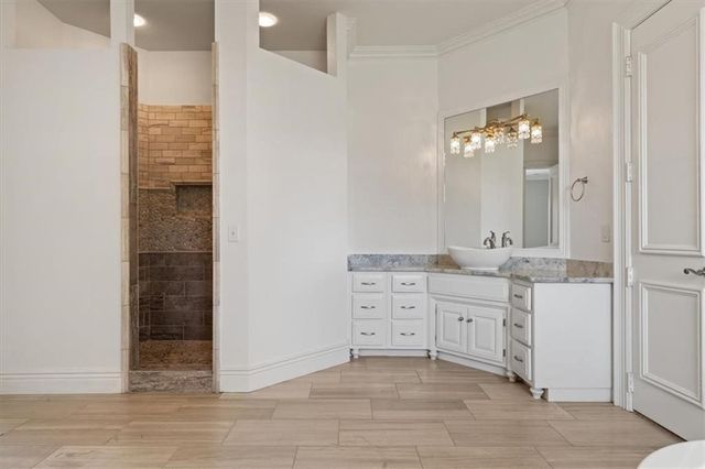 1 W Colonial Drive, Rogers, AR 72758