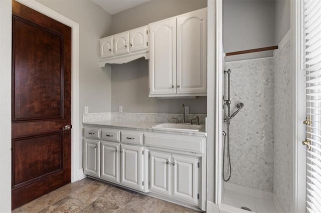 1 W Colonial Drive, Rogers, AR 72758