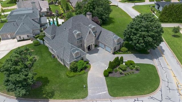 1 W Colonial Drive, Rogers, AR 72758