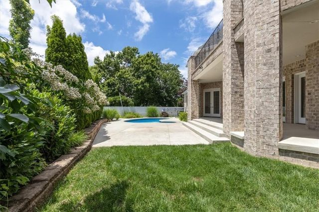 1 W Colonial Drive, Rogers, AR 72758