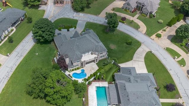 1 W Colonial Drive, Rogers, AR 72758