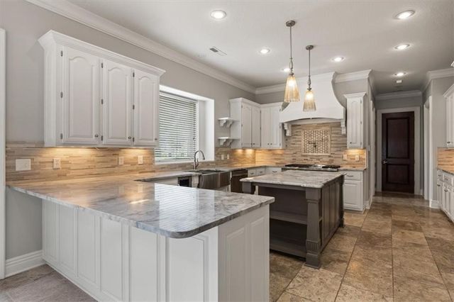 1 W Colonial Drive, Rogers, AR 72758