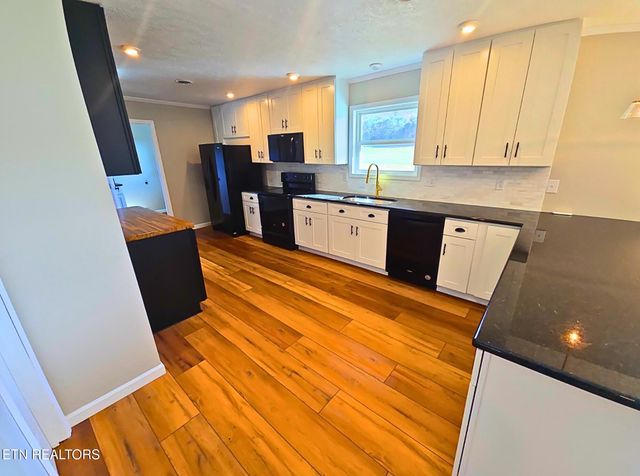 858 North Main St, Decatur, TN 37322