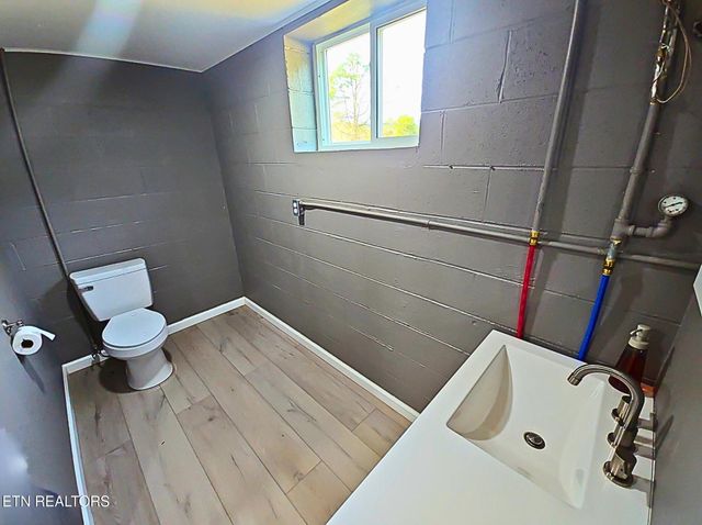 858 North Main St, Decatur, TN 37322