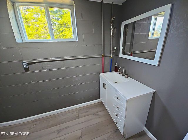 858 North Main St, Decatur, TN 37322