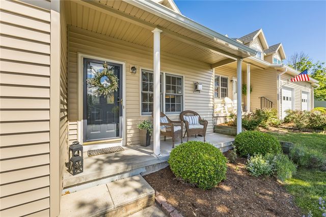 1320 Courtney Dr, Victor, NY 14564