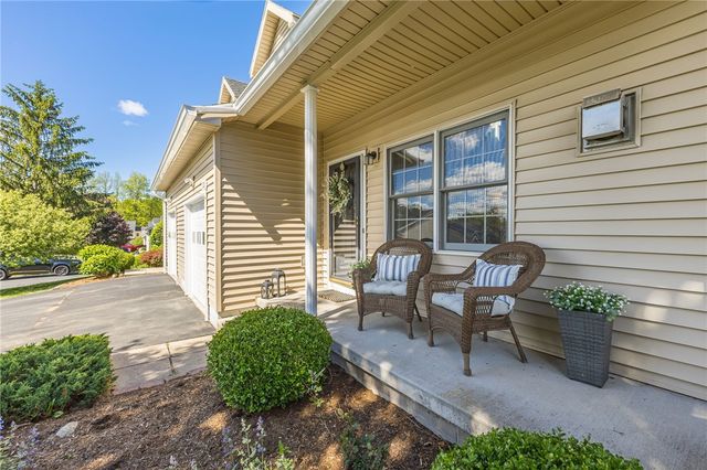 1320 Courtney Dr, Victor, NY 14564