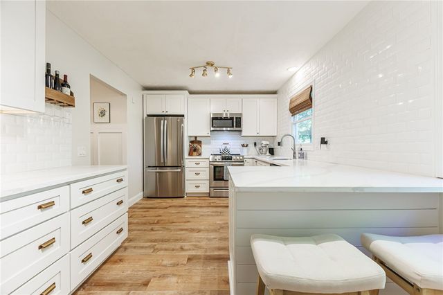 1320 Courtney Dr, Victor, NY 14564