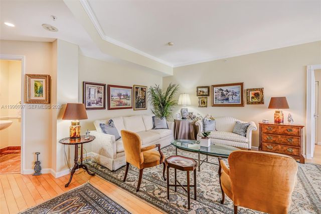 888 Brickell Key Dr 807, Miami, FL 33131