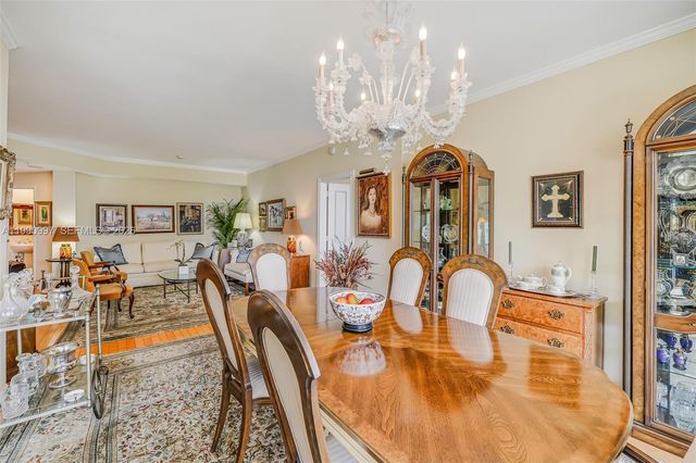 888 Brickell Key Dr 807, Miami, FL 33131