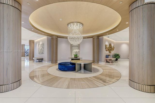 888 Brickell Key Dr 807, Miami, FL 33131