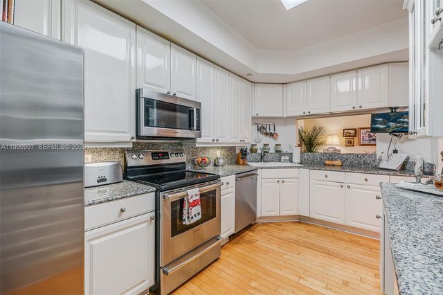 888 Brickell Key Dr 807, Miami, FL 33131