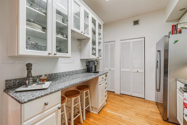 888 Brickell Key Dr 807, Miami, FL 33131