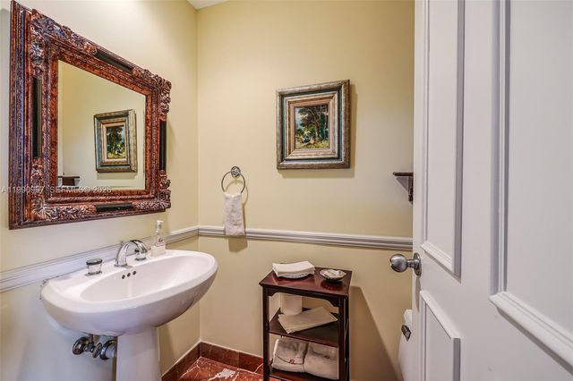 888 Brickell Key Dr 807, Miami, FL 33131