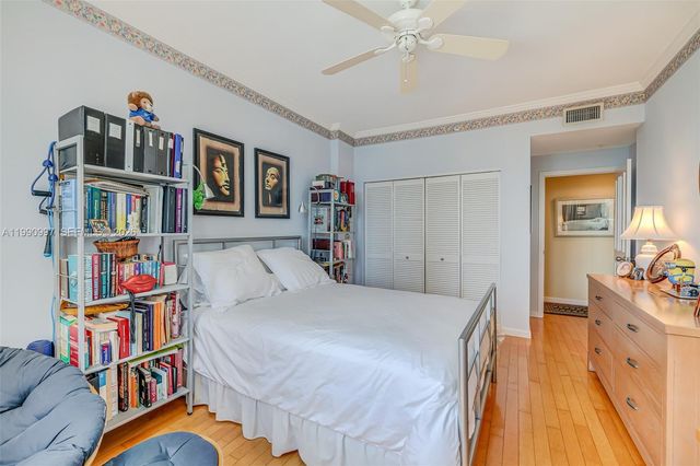 888 Brickell Key Dr 807, Miami, FL 33131