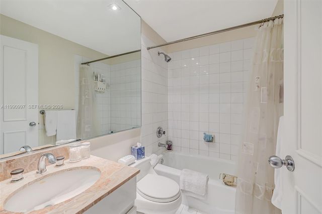 888 Brickell Key Dr 807, Miami, FL 33131