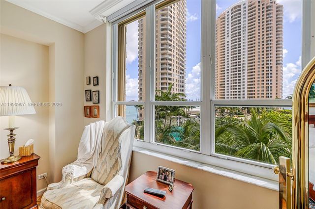 888 Brickell Key Dr 807, Miami, FL 33131