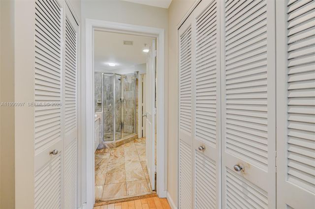 888 Brickell Key Dr 807, Miami, FL 33131