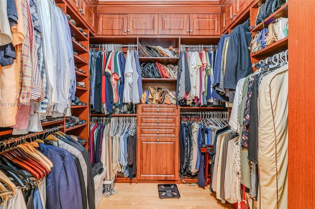 888 Brickell Key Dr 807, Miami, FL 33131