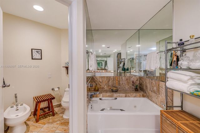 888 Brickell Key Dr 807, Miami, FL 33131