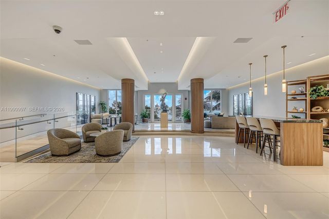 888 Brickell Key Dr 807, Miami, FL 33131