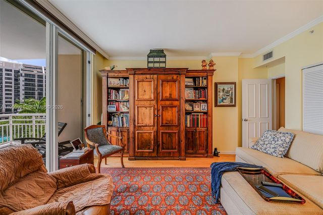 888 Brickell Key Dr 807, Miami, FL 33131