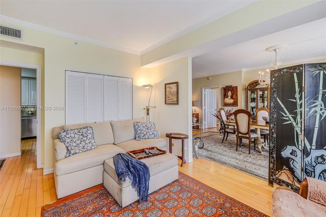 888 Brickell Key Dr 807, Miami, FL 33131