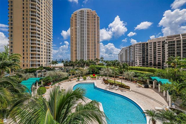 888 Brickell Key Dr 807, Miami, FL 33131