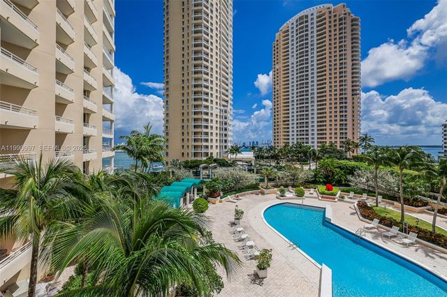 888 Brickell Key Dr 807, Miami, FL 33131
