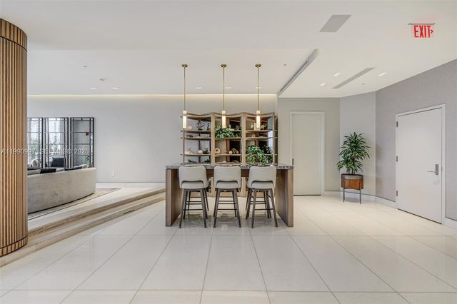 888 Brickell Key Dr 807, Miami, FL 33131